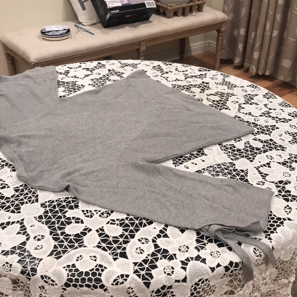 Cliche gray bell sleeve sweater - Picture 6 of 7